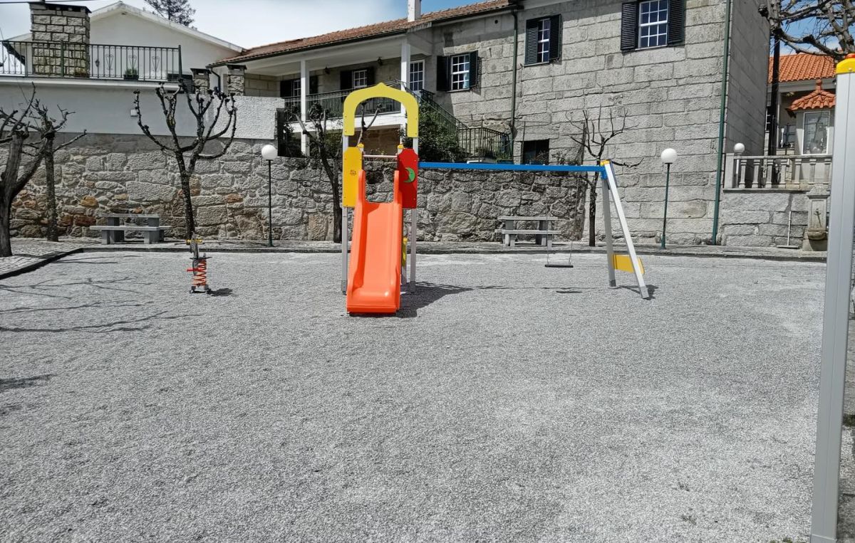 Inaugurado o Parque Infantil Padre Nuno Azevedo em Lobelhe do Mato