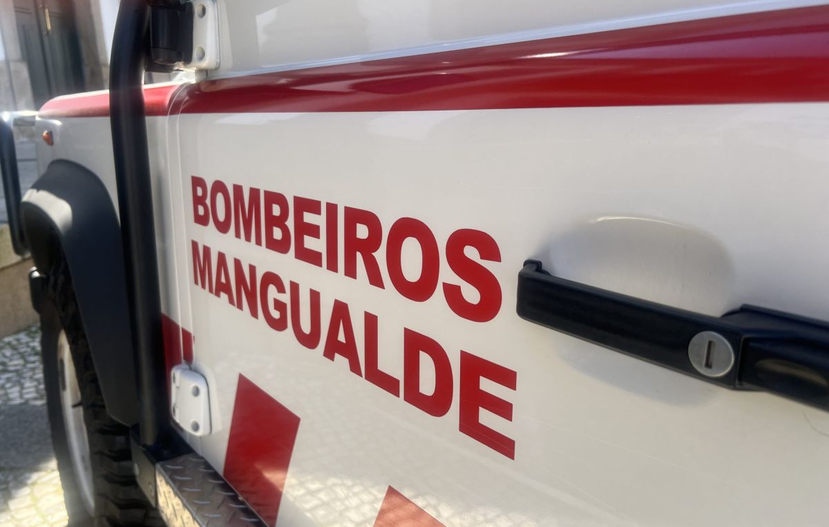 Incêndio em anexo de quinta mobiliza bombeiros em Almeidinha