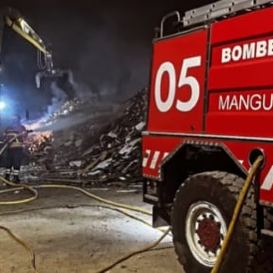 Incêndio atinge resíduos industriais e zona de mato junto à A25 em Mangualde